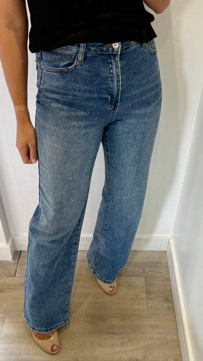 MID WASH DAD FIT JEANS - LONGER LENGTH WITH STRETCH