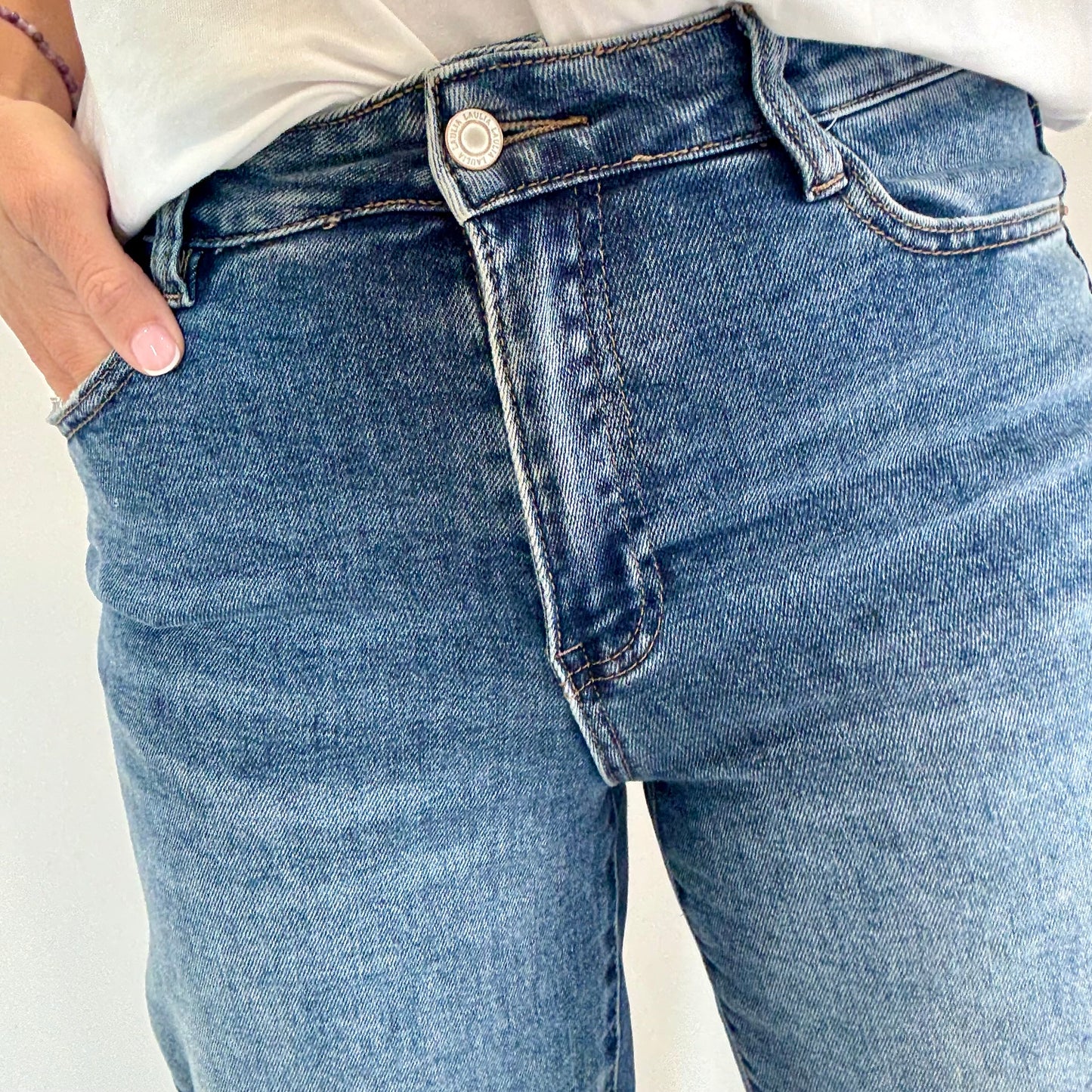 MID WASH DAD FIT JEANS - LONGER LENGTH WITH STRETCH