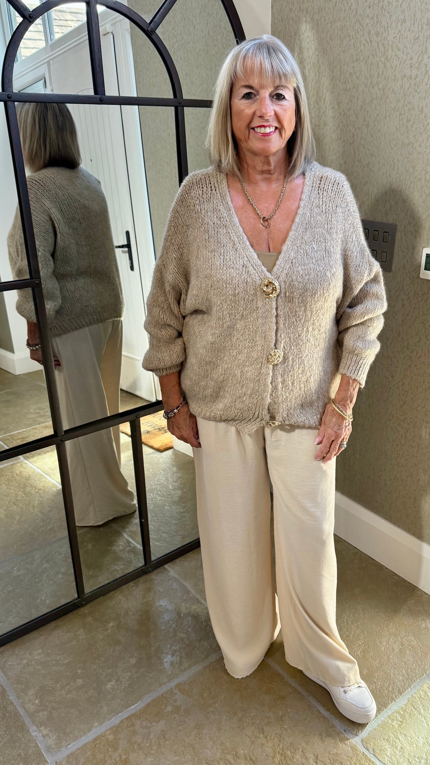 LATTE MULTI-DETAIL GOLD BROACH CARDIGAN