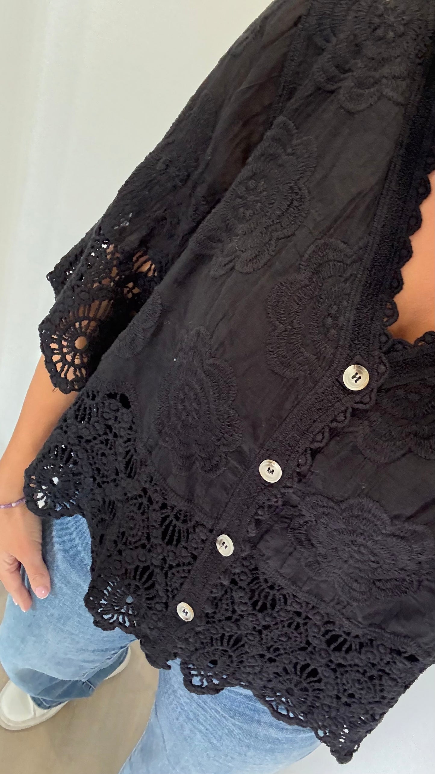 BLACK FLORAL APPLIQUE V NECK TOP