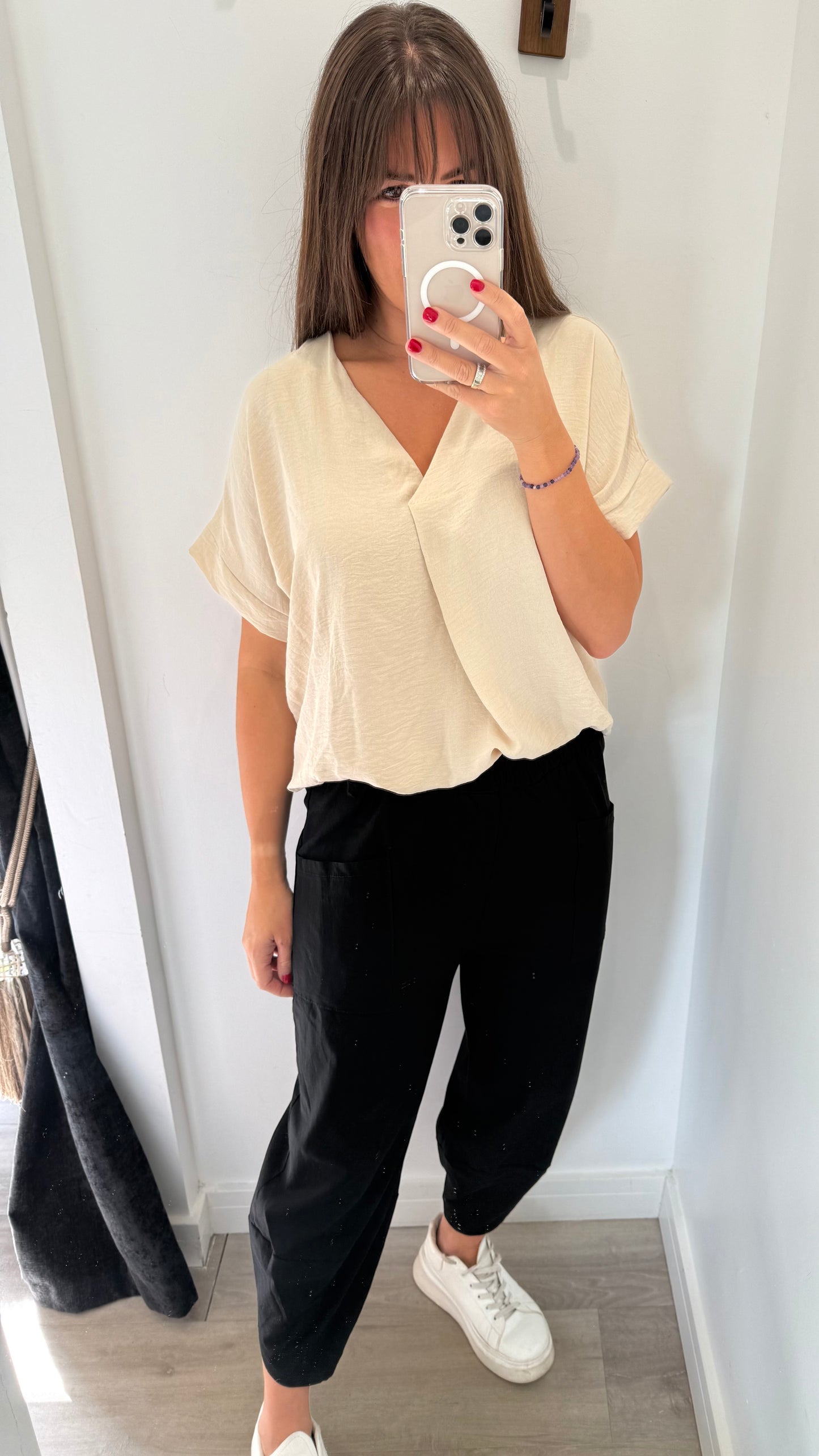 SAND V NECK SHORT SLEEVE TOP