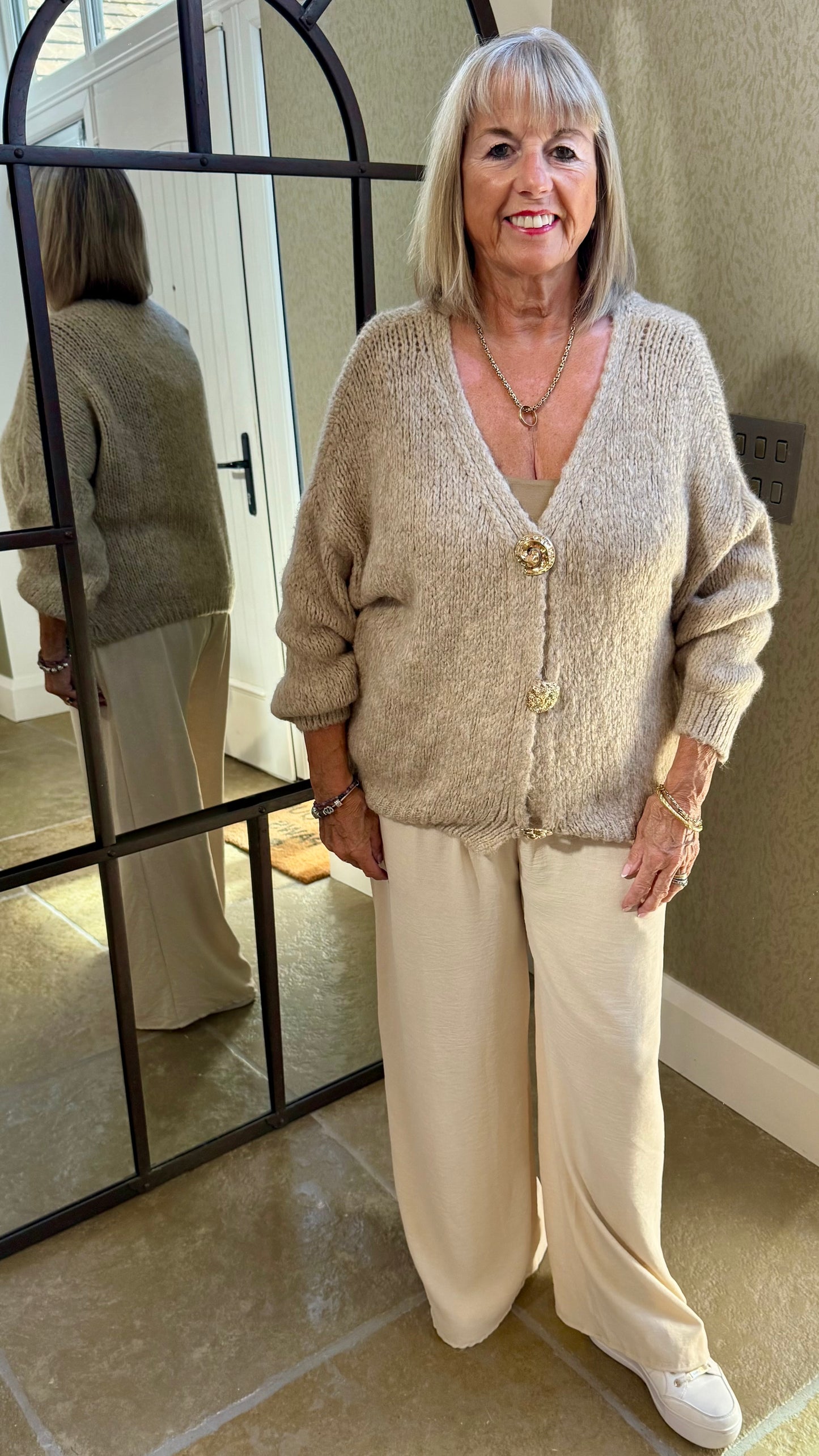 LATTE MULTI-DETAIL GOLD BROACH CARDIGAN