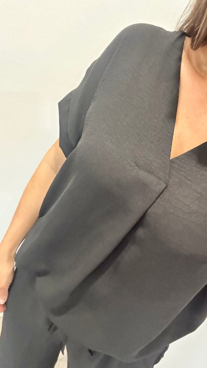 BLACK V NECK SHORT SLEEVE TOP