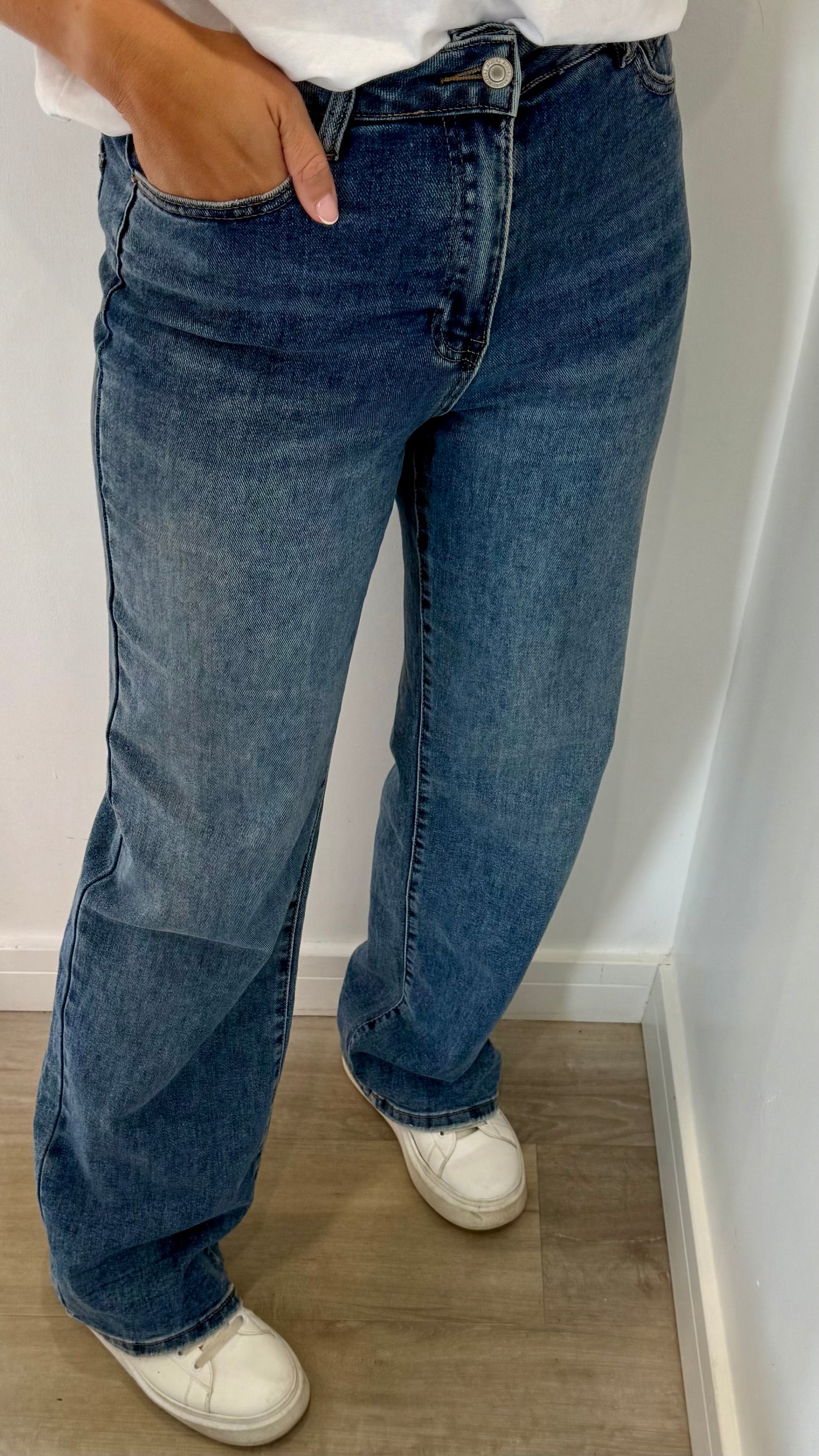 MID WASH DAD FIT JEANS - LONGER LENGTH WITH STRETCH