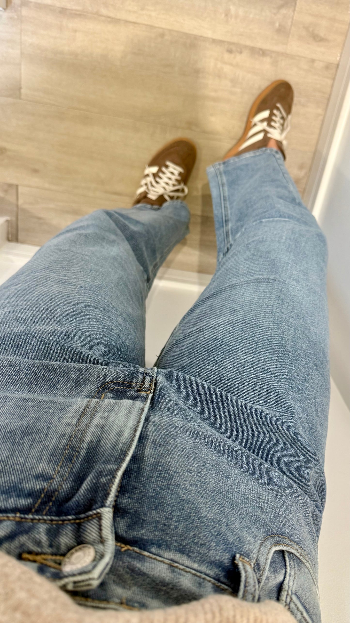 SOFT BLUE BARREL-LEG MOM JEANS