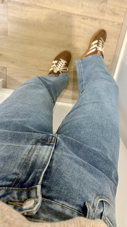 SOFT BLUE BARREL-LEG MOM JEANS