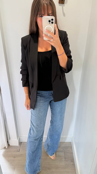 BLACK SCALLOP TRIM VEST TOP
