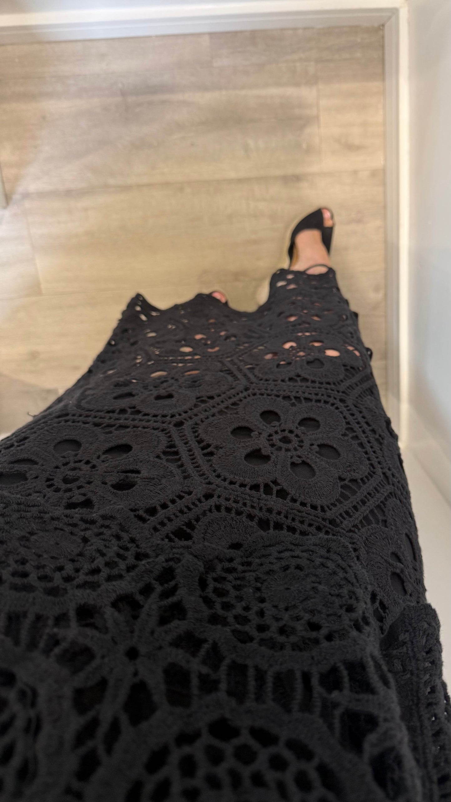 BLACK CROCHET ELASTICATED WAIST SKIRT