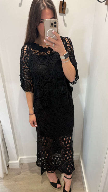 BLACK CROCHET ELASTICATED WAIST SKIRT