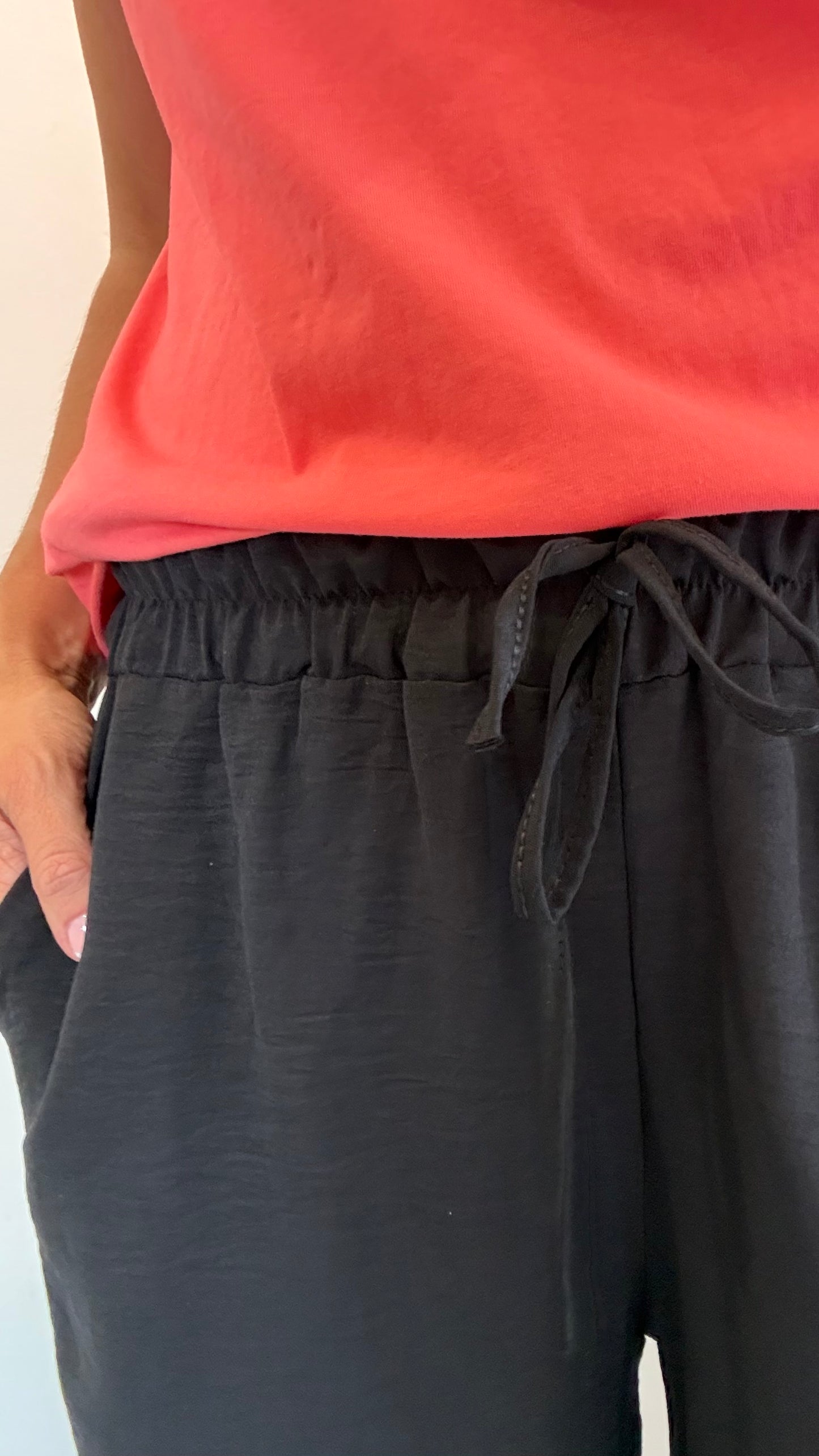 BLACK LIGHTWEIGHT DRAWSTRING TROUSERS