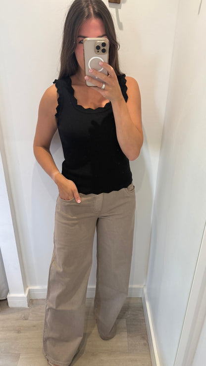 BLACK SCALLOP VEST TOP