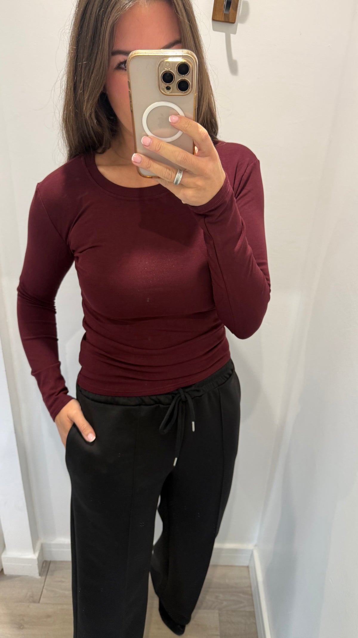 BURGUNDY STRETCH ROUND NECK TOP