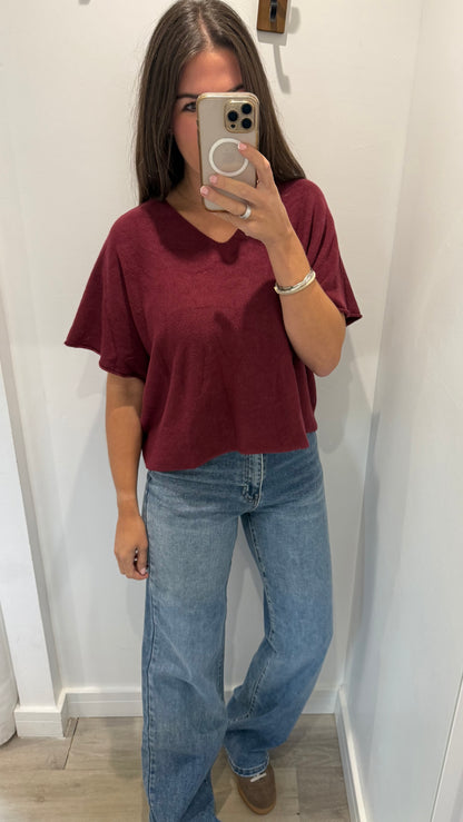 BURGUNDY V-NECK SHORT SLEEVE KNIT