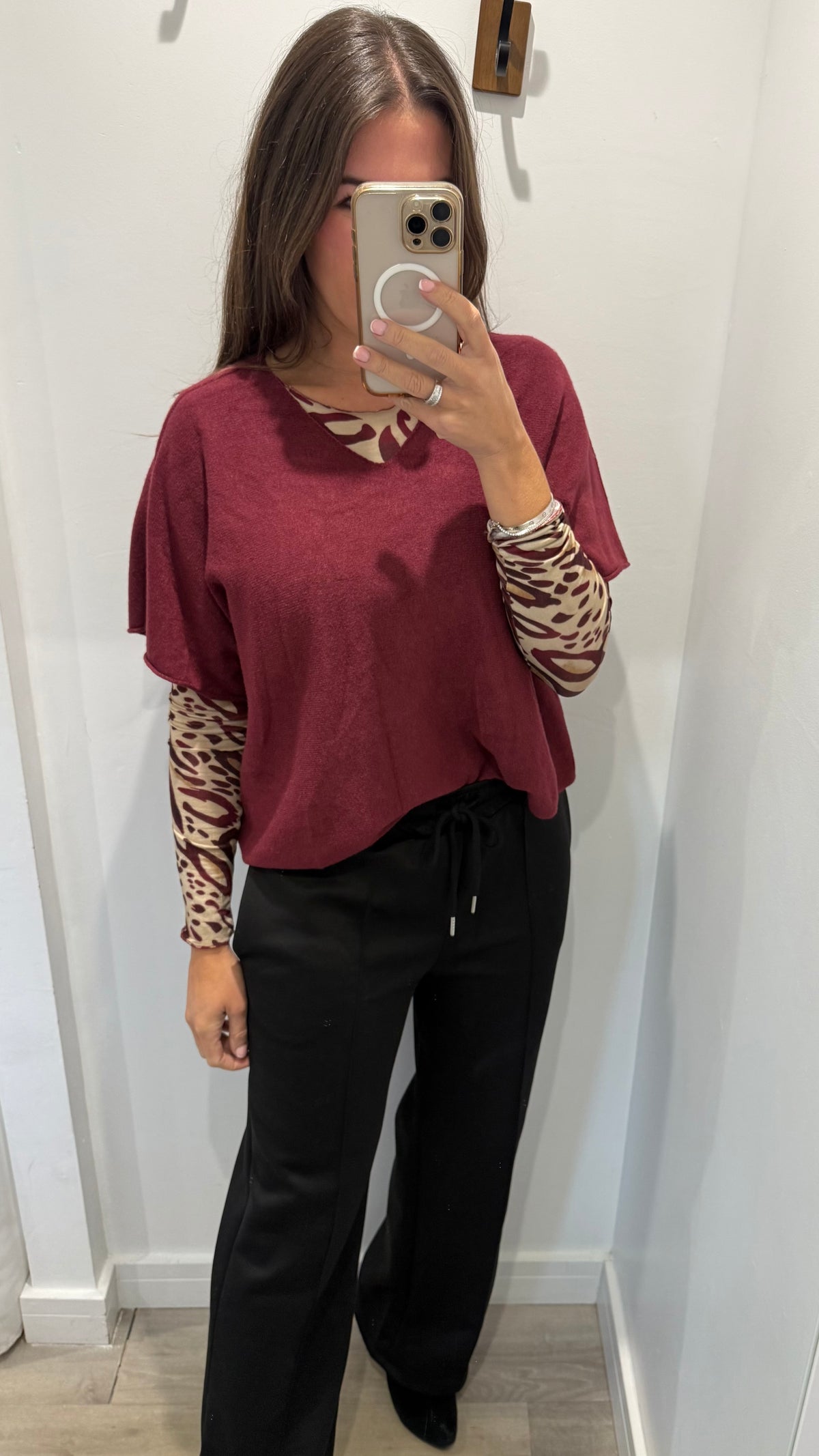 BURGUNDY V-NECK SHORT SLEEVE KNIT