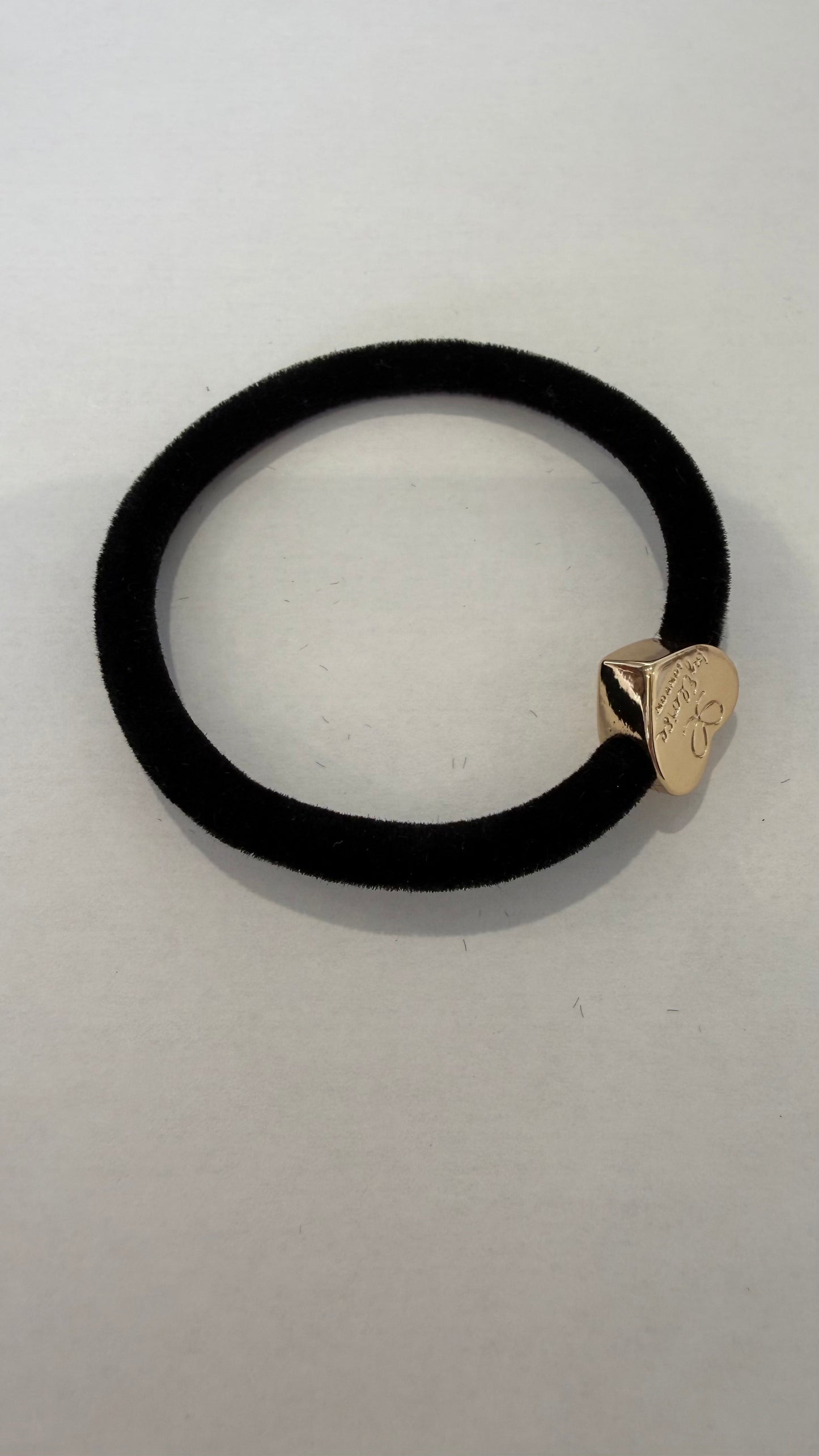 BYELOISE BLACK VELVET BAND WITH GOLD HEART CHARM