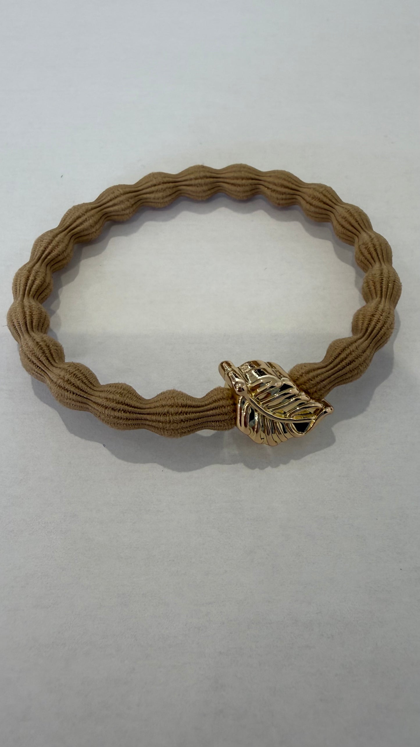 BYELOISE CAMEL BANGLE BAND WITH GOLD LEAF CHARM