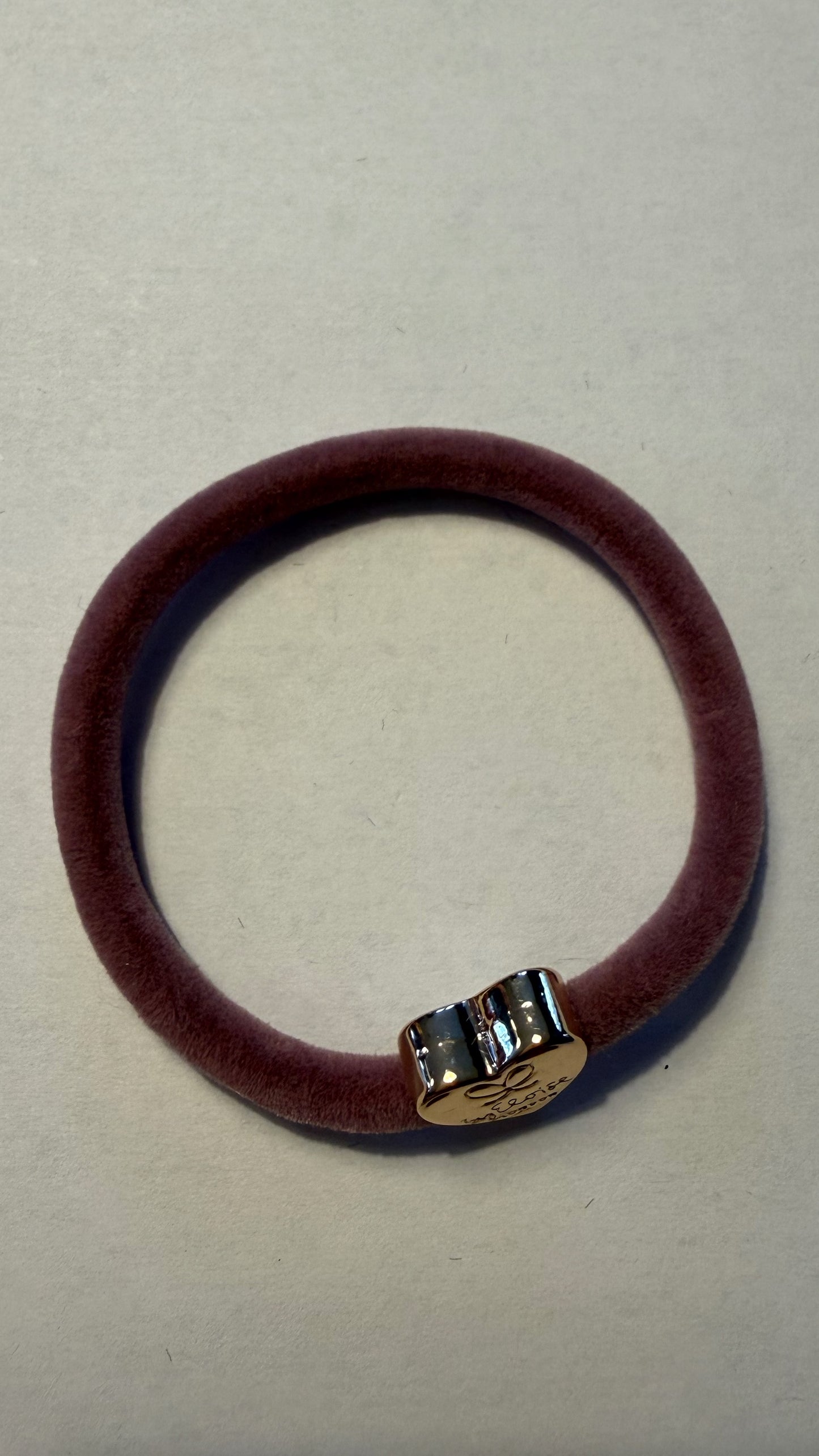 BYELOISE CHAMPAGNE PINK BANGLE BAND WITH GOLD HEART CHARM