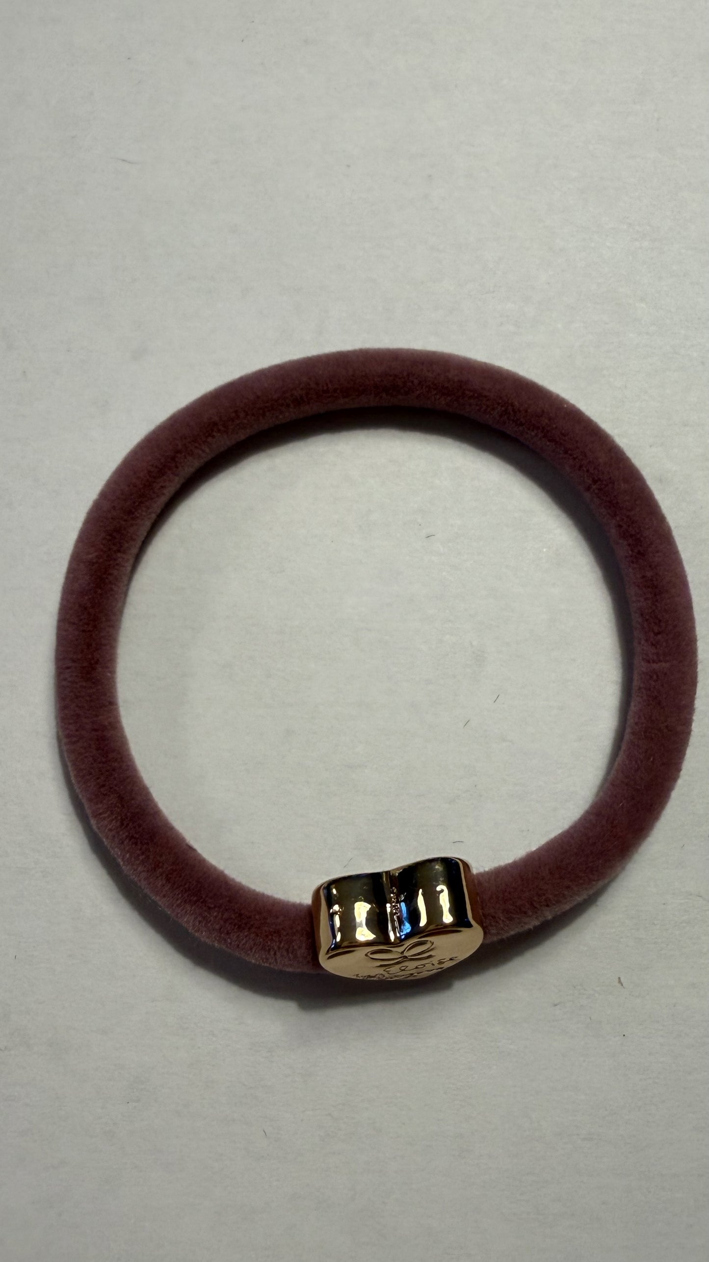 BYELOISE CHAMPAGNE PINK BANGLE BAND WITH GOLD HEART CHARM