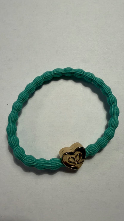 BYELOISE JUNGLE GREEN BANGLE BAND WITH GOLD HEART CHARM