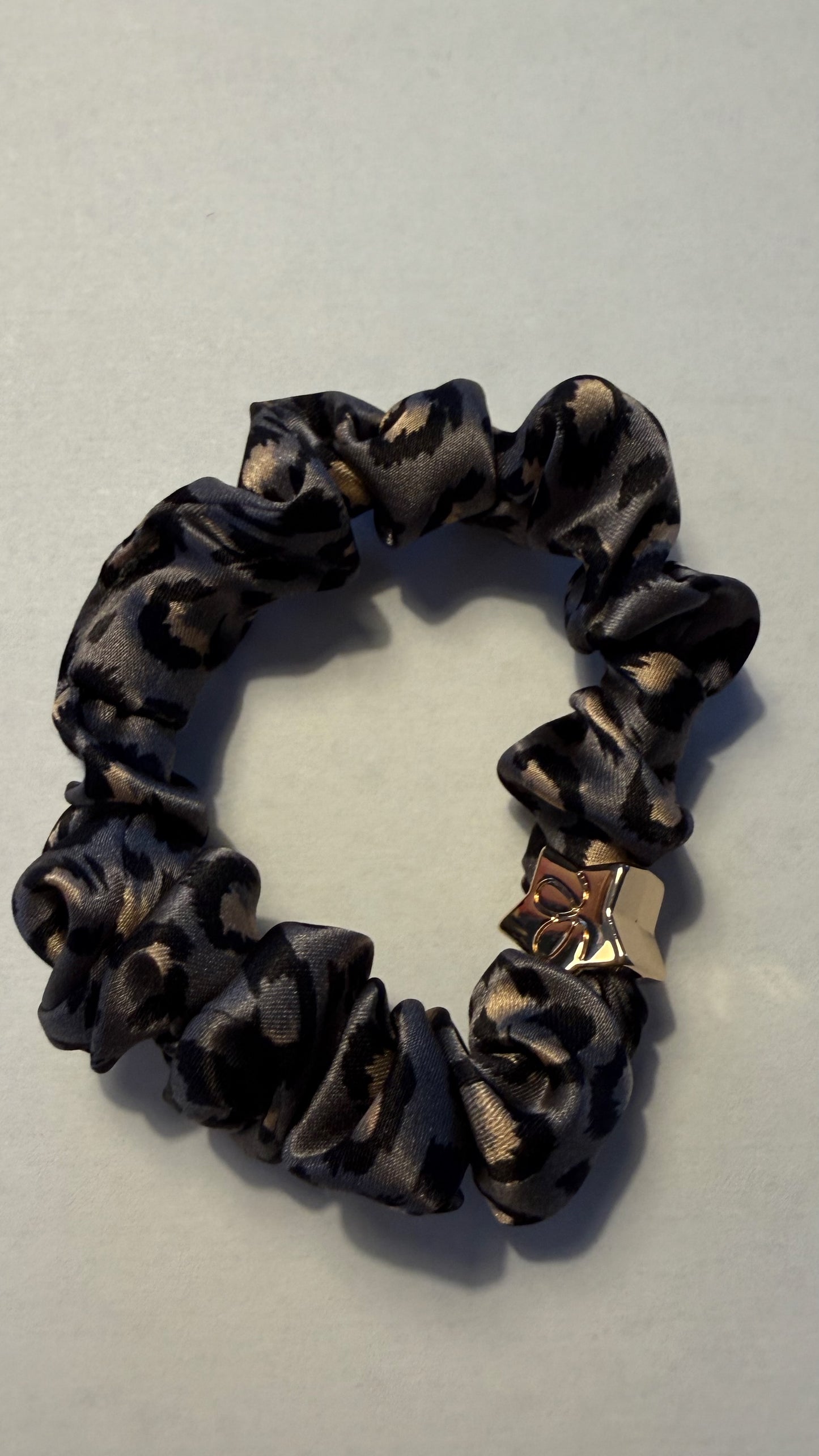 BYELOISE MULBERRY SILK SCRUNCHIE - GREY LEOPARD WITH GOLD STAR CHARM