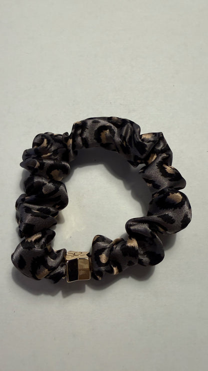 BYELOISE MULBERRY SILK SCRUNCHIE - GREY LEOPARD WITH GOLD STAR CHARM