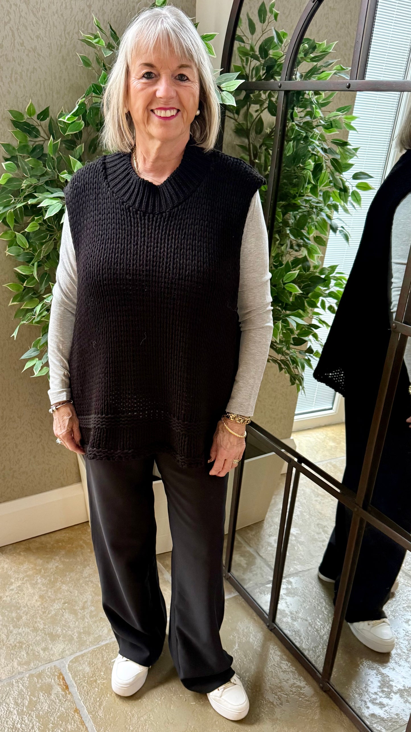 BLACK CABLE KNIT SLEEVELESS TURTLENECK VEST