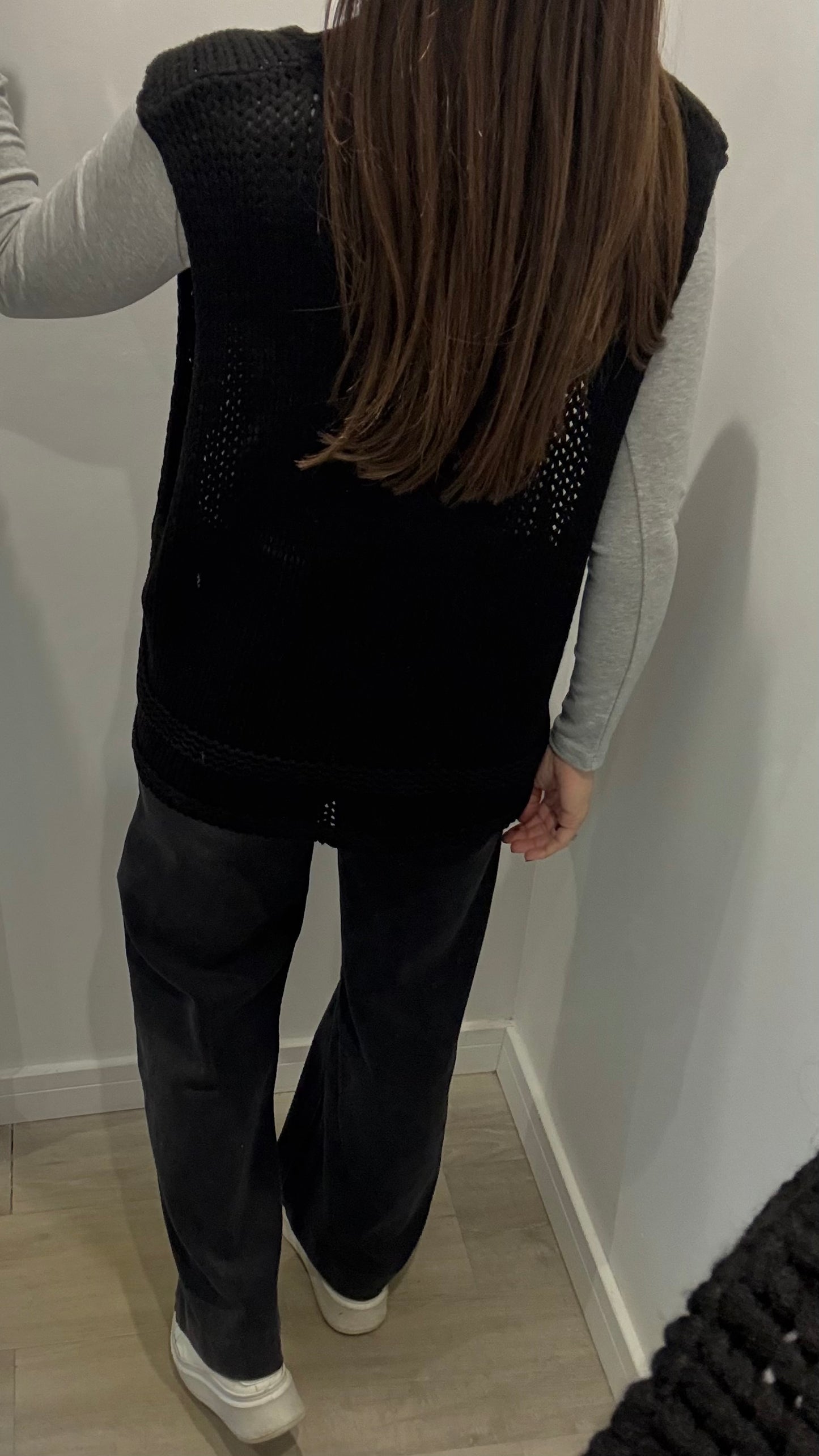 BLACK CABLE KNIT SLEEVELESS TURTLENECK VEST