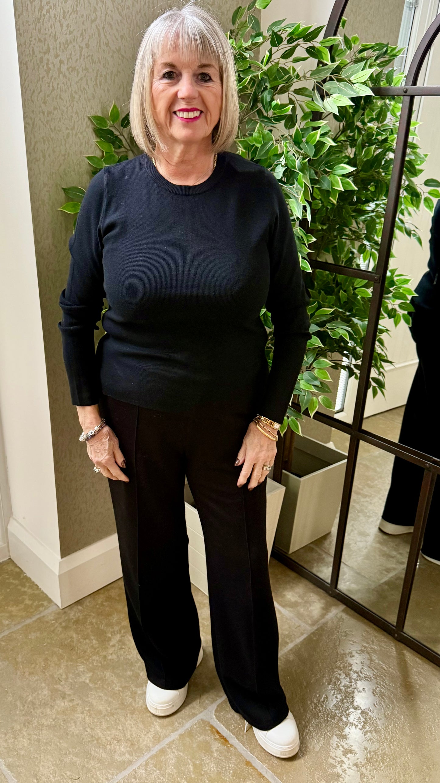 BLACK FINE KNIT ROUND NECK JUMPER
