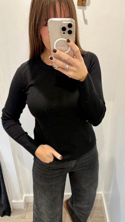 BLACK FINE KNIT ROUND NECK JUMPER
