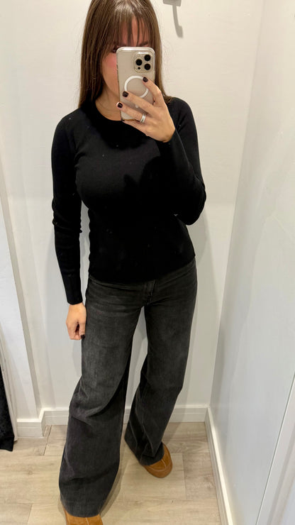 BLACK FINE KNIT ROUND NECK JUMPER