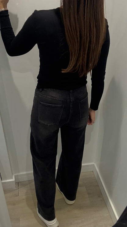 BLACK ROUND NECK TOP