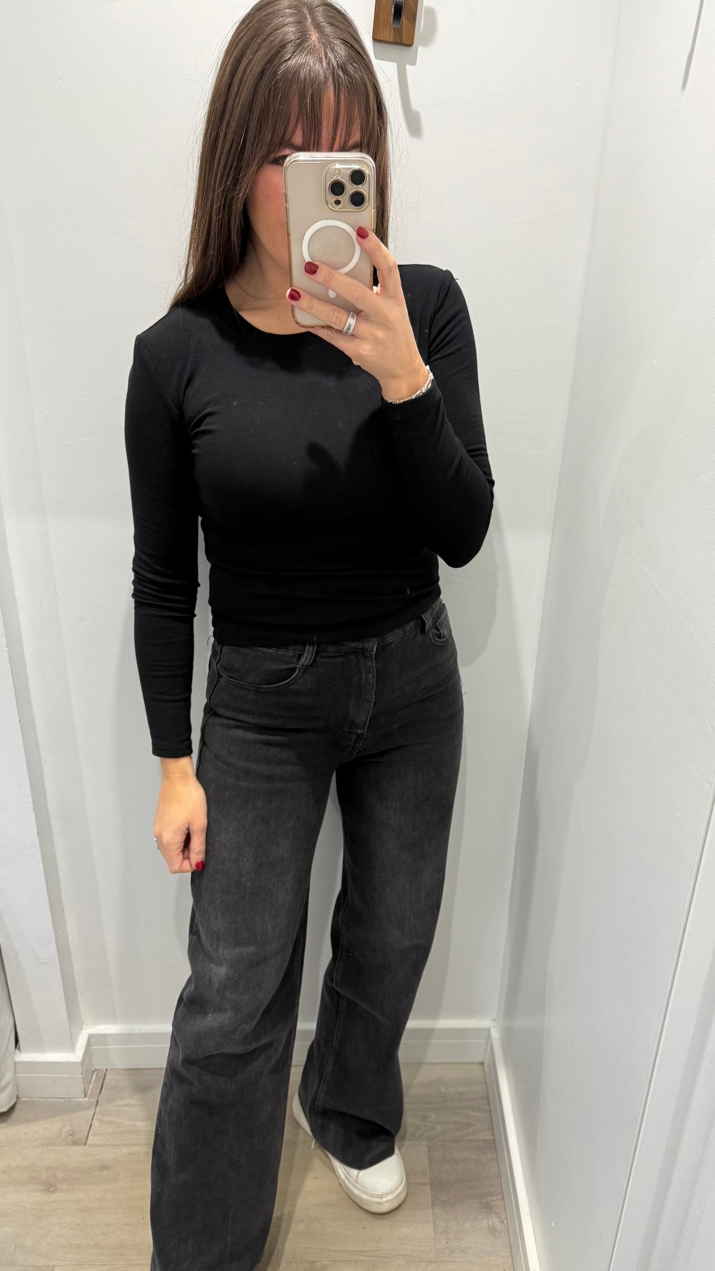 BLACK ROUND NECK TOP