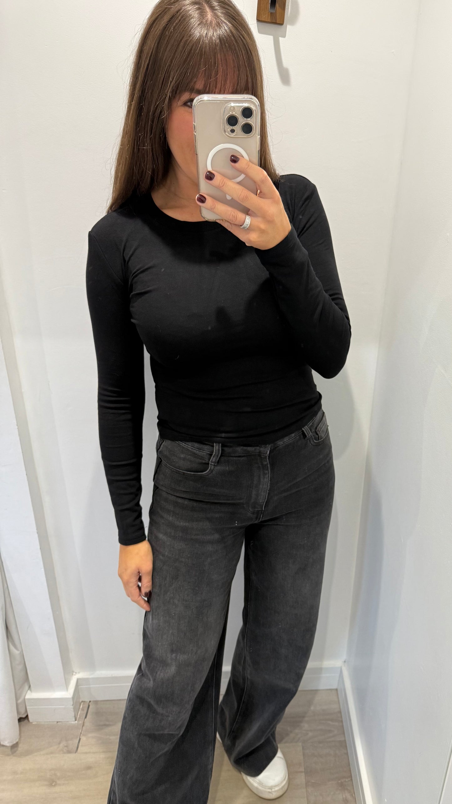 BLACK ROUND NECK TOP