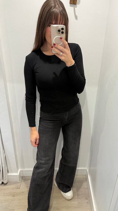 BLACK ROUND NECK TOP