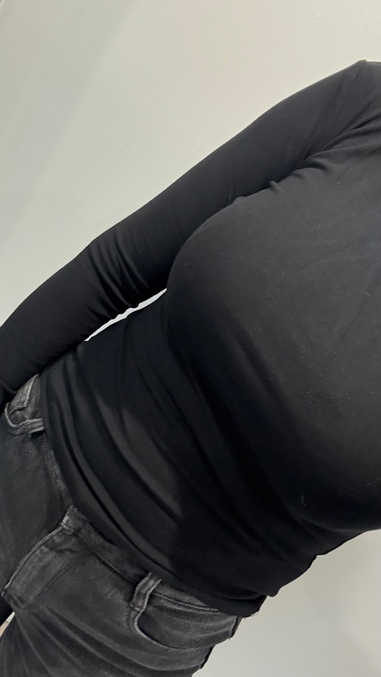 BLACK ROUND NECK TOP