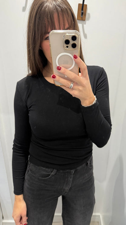BLACK ROUND NECK TOP