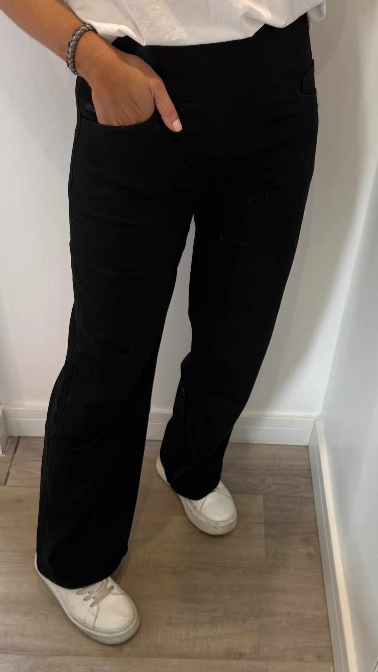 BLACK TOCADO JEANS (STRAIGHT LEG)
