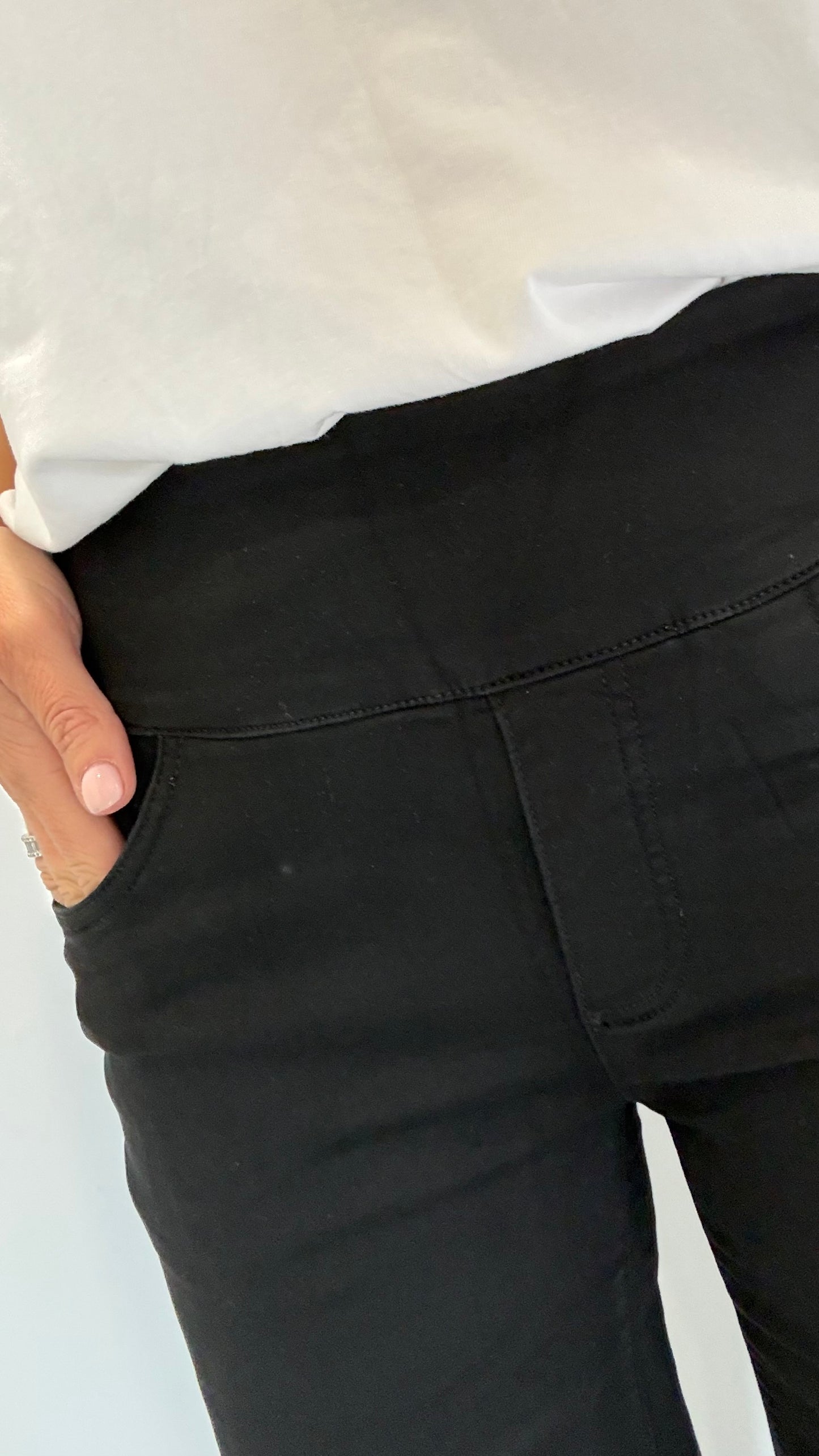 BLACK TOCADO JEANS (STRAIGHT LEG)