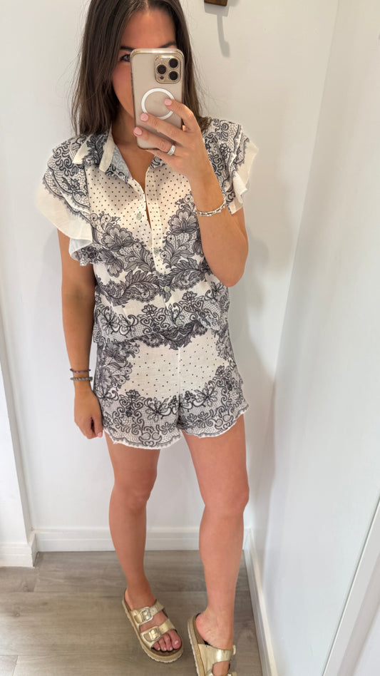 BLACK & WHITE PAISLEY RUFFLE SHORT SET