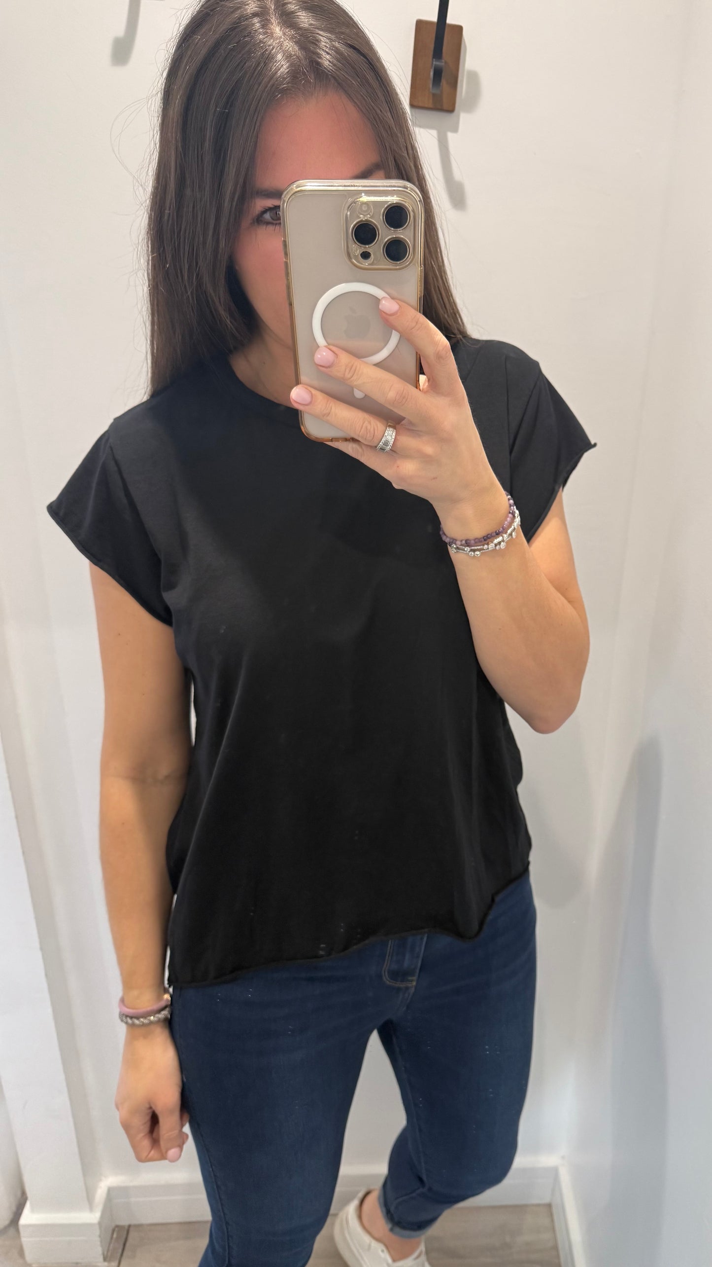 BLACK CAP SLEEVE TEE