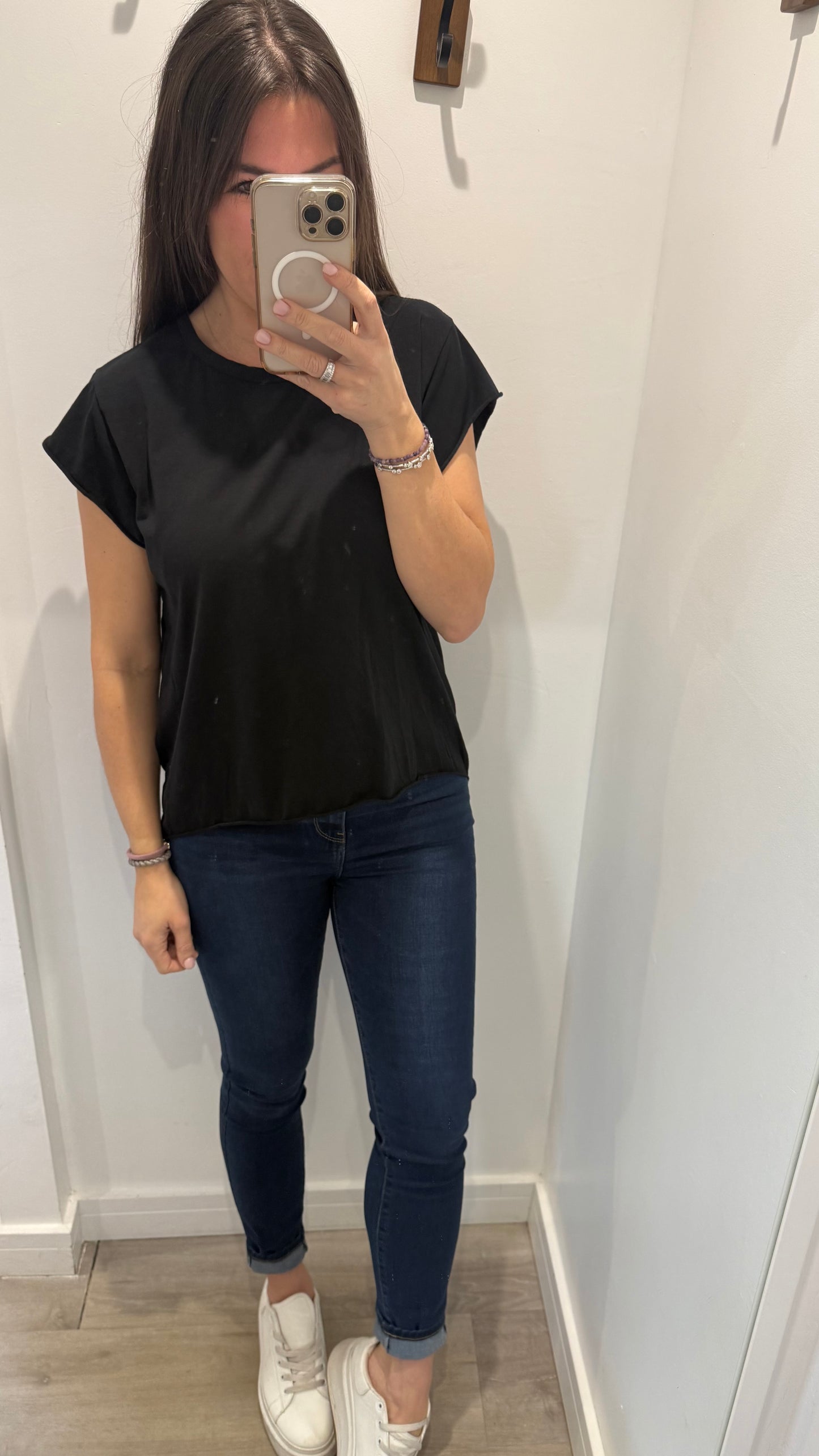 BLACK CAP SLEEVE TEE