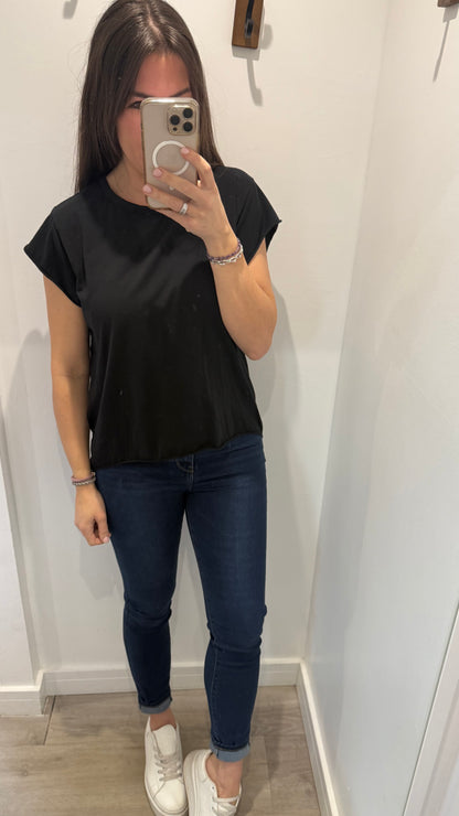 BLACK CAP SLEEVE TEE
