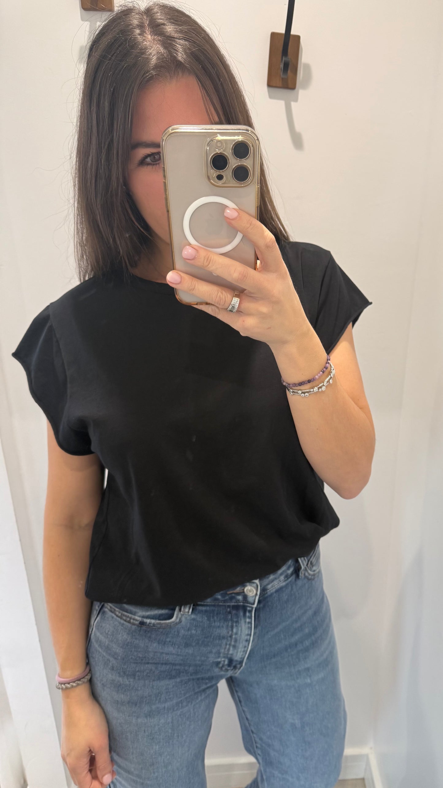 BLACK CAP SLEEVE TEE