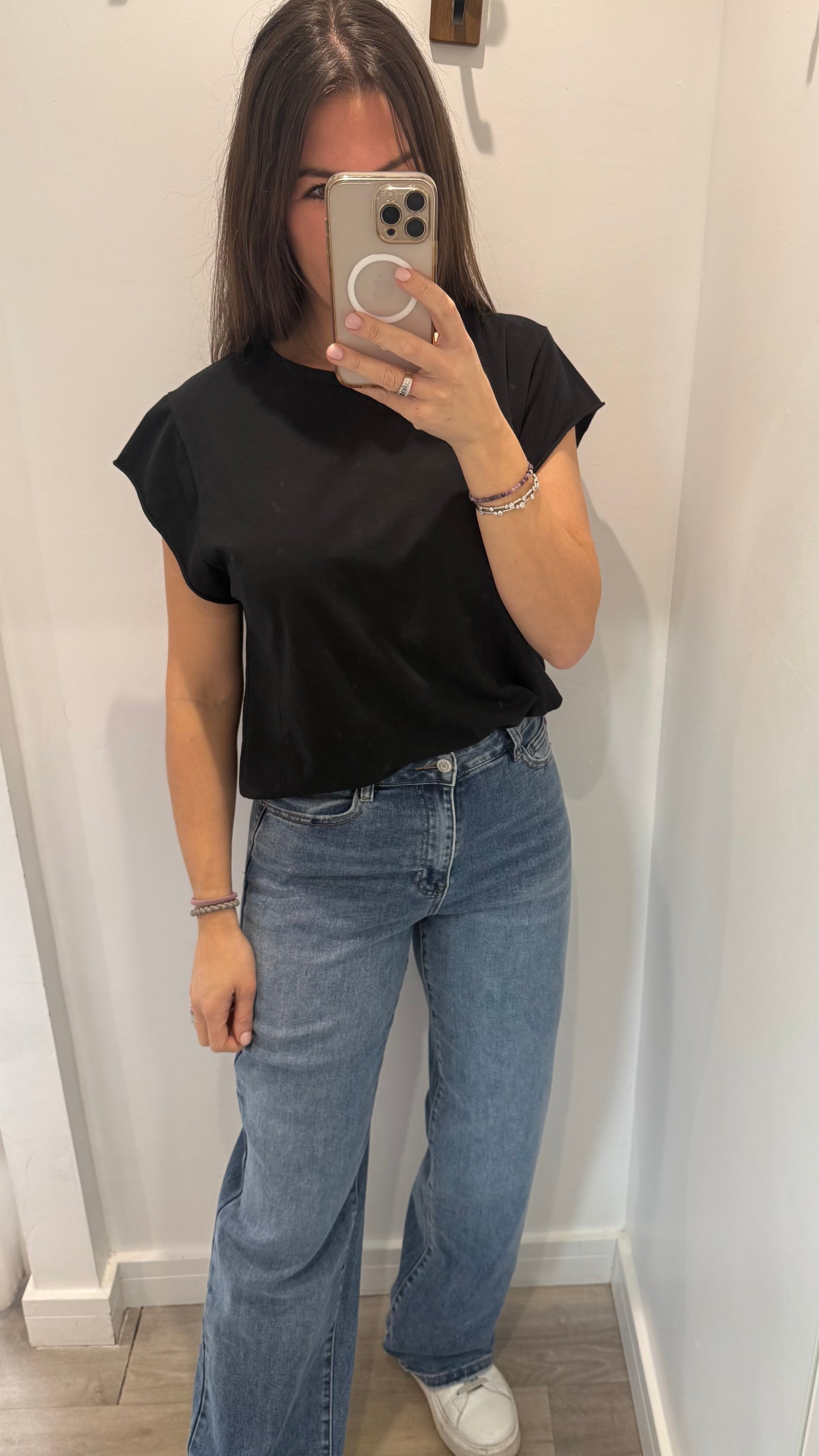 BLACK CAP SLEEVE TEE