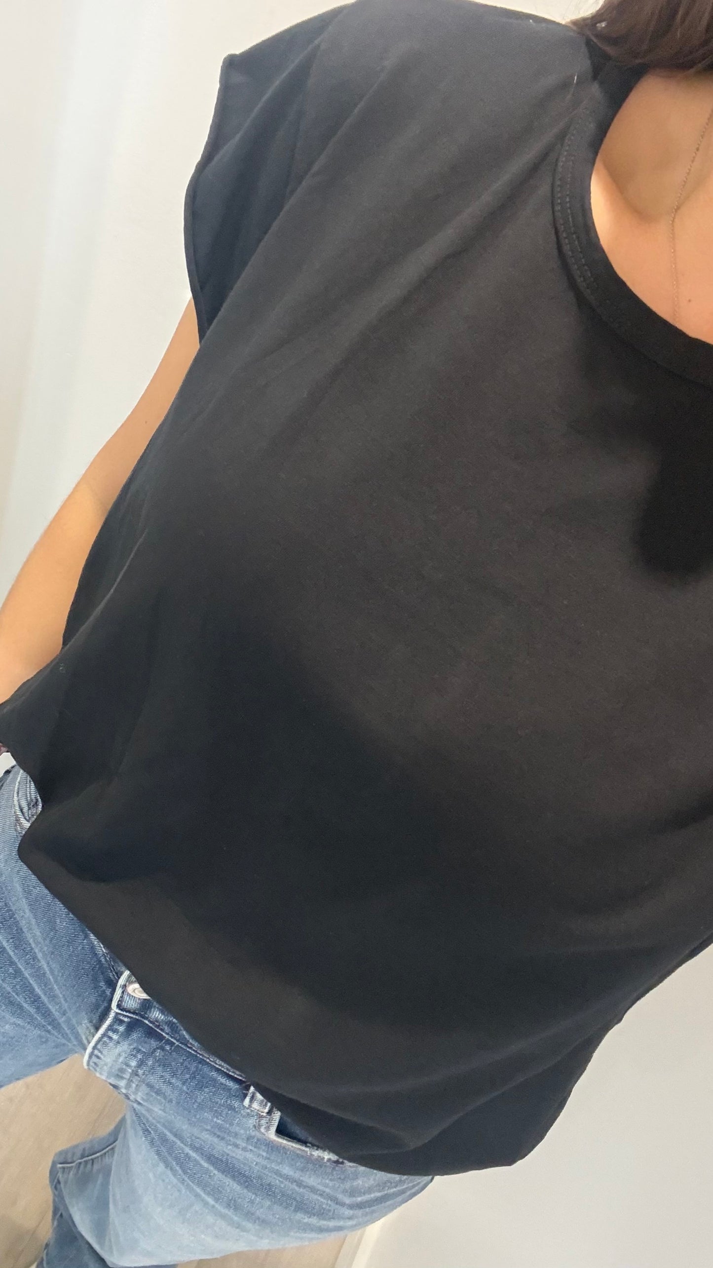 BLACK CAP SLEEVE TEE