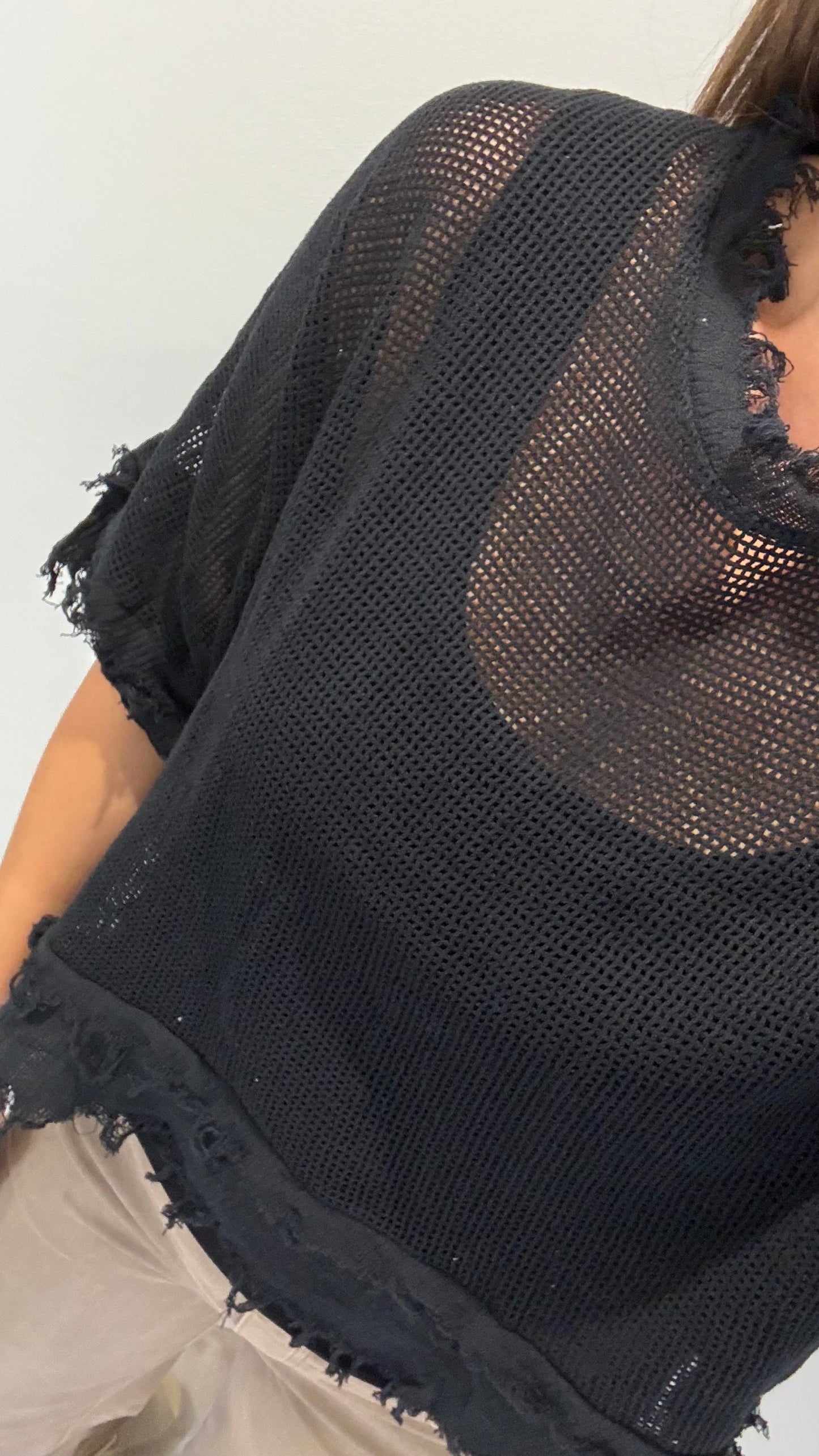 RAW EDGE WAFFLE TOP – BLACK