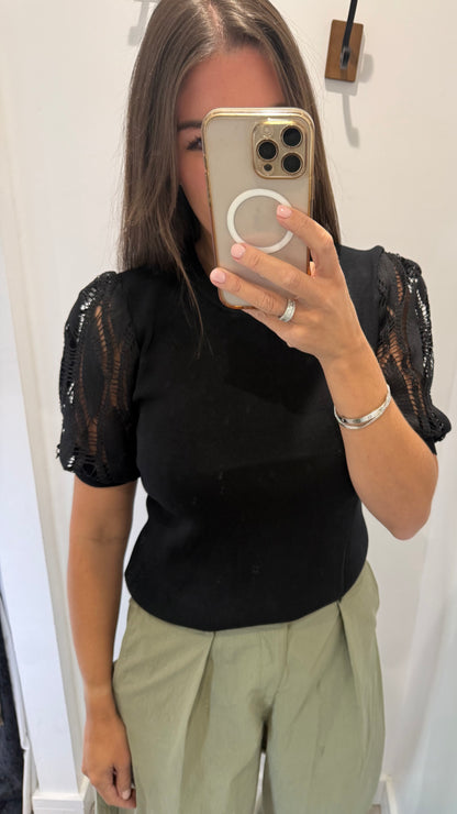 BLACK LACE SLEEVE FINE KNIT TOP