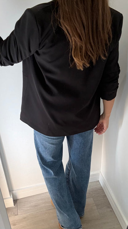 BLACK RUCHED SLEEVE BLAZER