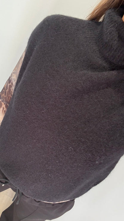 BLACK SLEEVELESS ROLL NECK TANK TOP