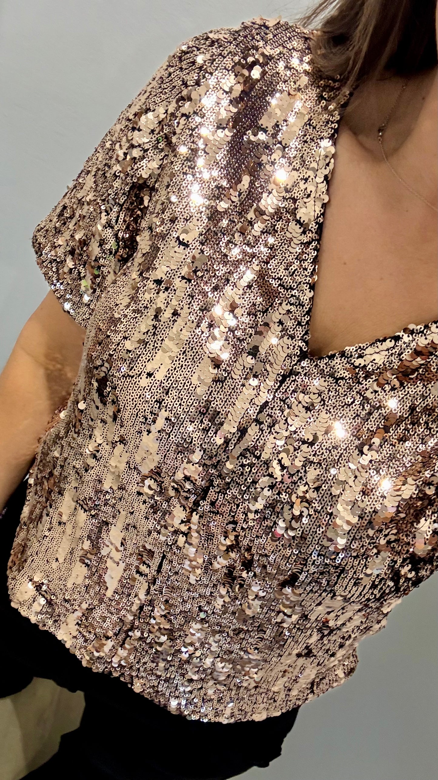 BRONZE SEQUIN V NECK SHORT SLEEVE TOP